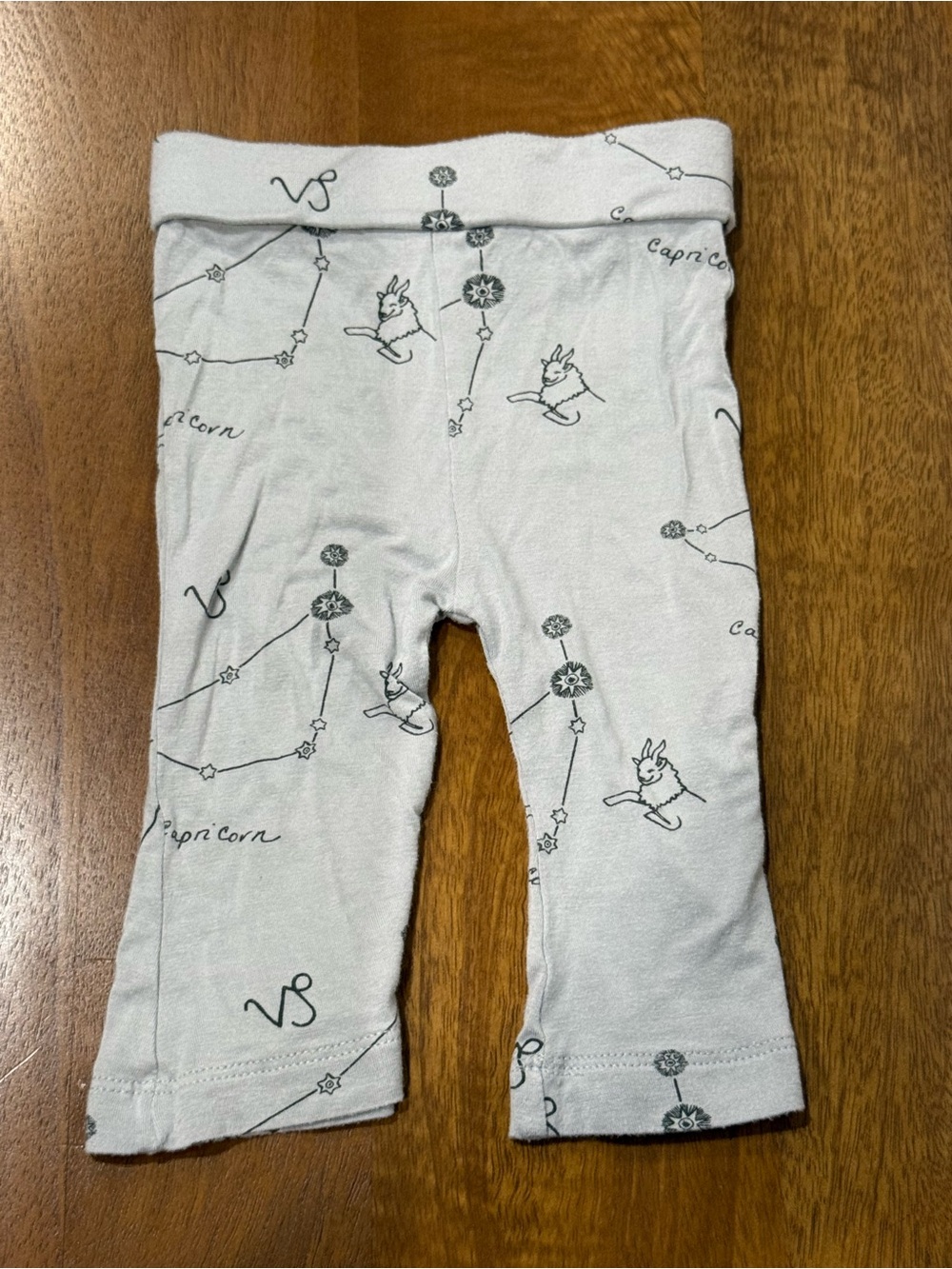 Kate Quinn Baby Pants 3-6 months Capricorn Constellation Print Light Gray Bamboo